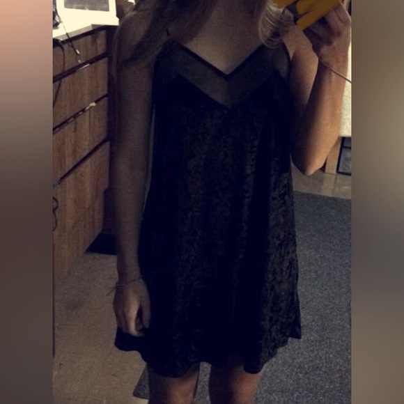 Lulu’s black velvet mini dress with mesh details - Picture 3 of 3